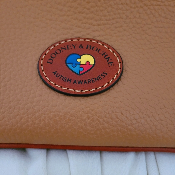 Rarely used! Dooney & Bourke Tan Taupe Pebble Leather Crossbody Bag - Picture 3 of 13